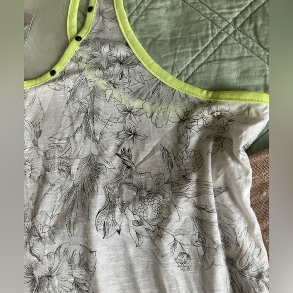 Jolt Tank - Picture 2 of 6